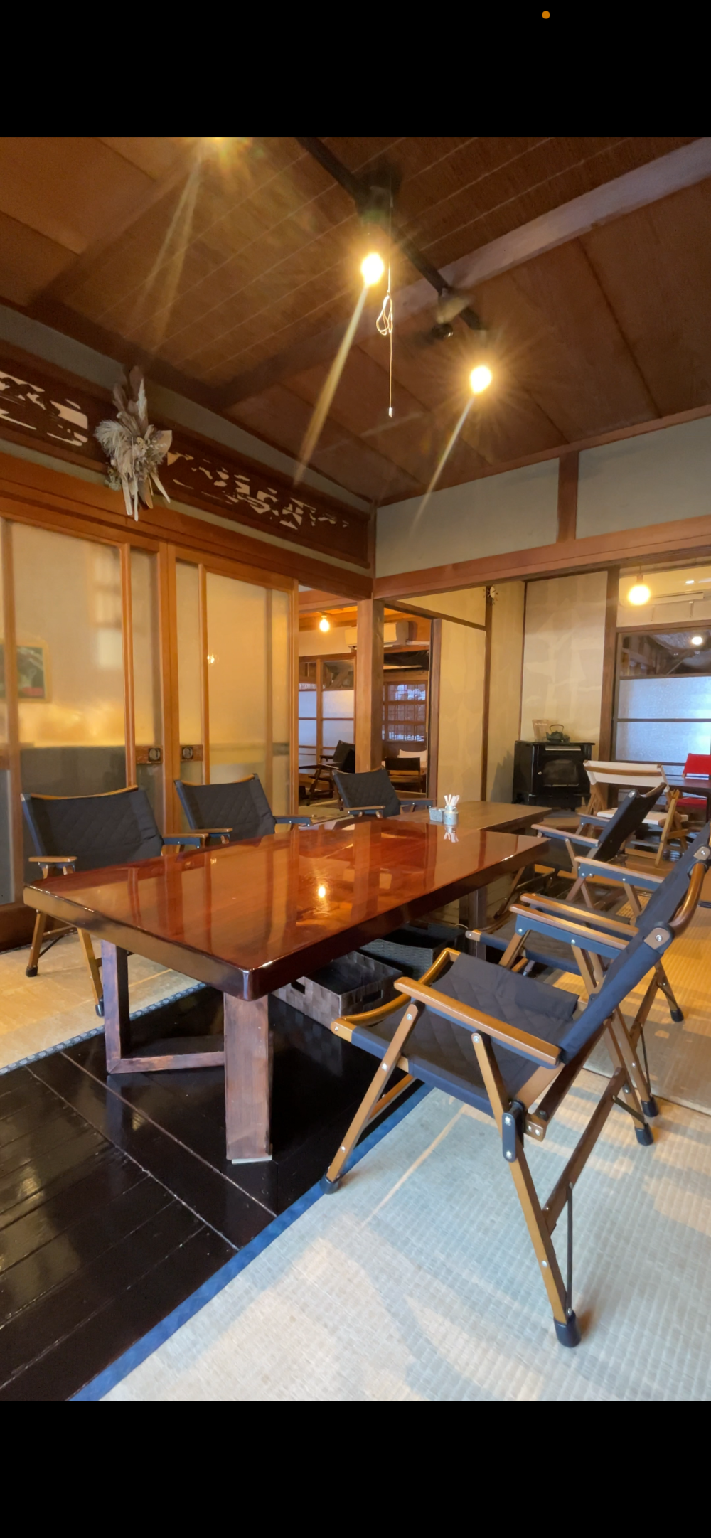 温かみもあり開放的な店内