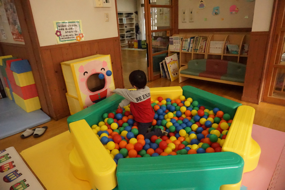 ボールプールはこどもたちに大人気