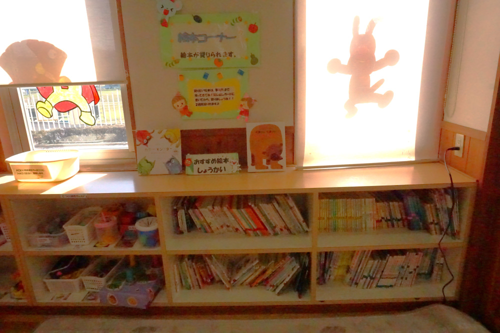 絵本コーナー。絵本の貸し出しができ、気に入った本があったら借りることができます