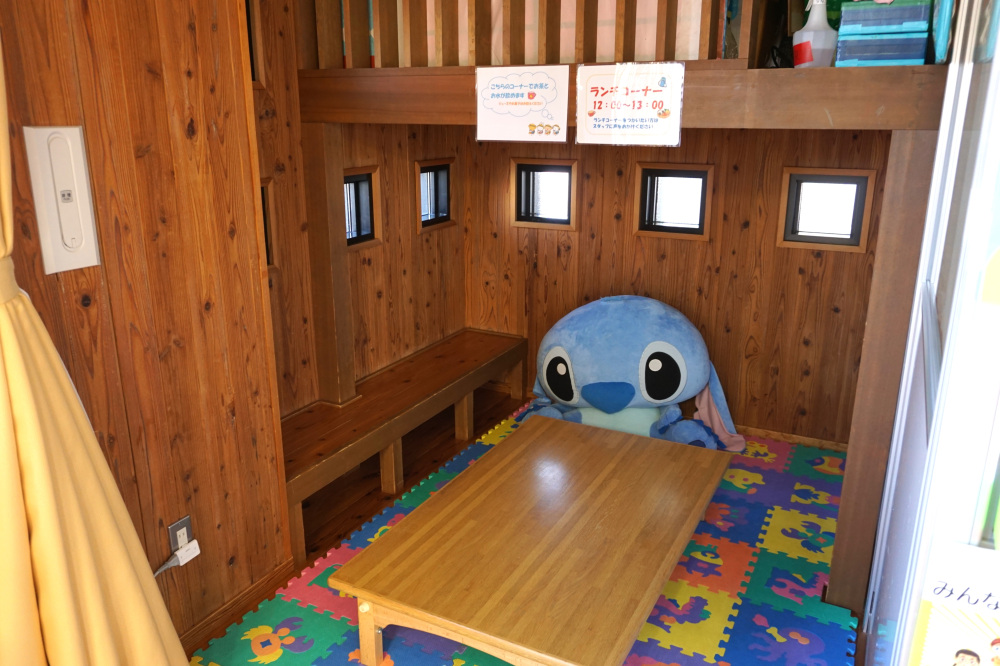 12:00～13:00はランチコーナーの利用ができます