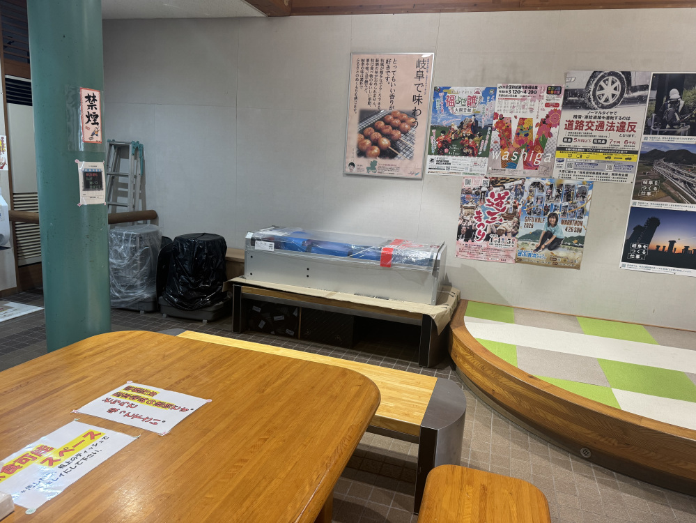 飲食可能な休憩スペースもあります