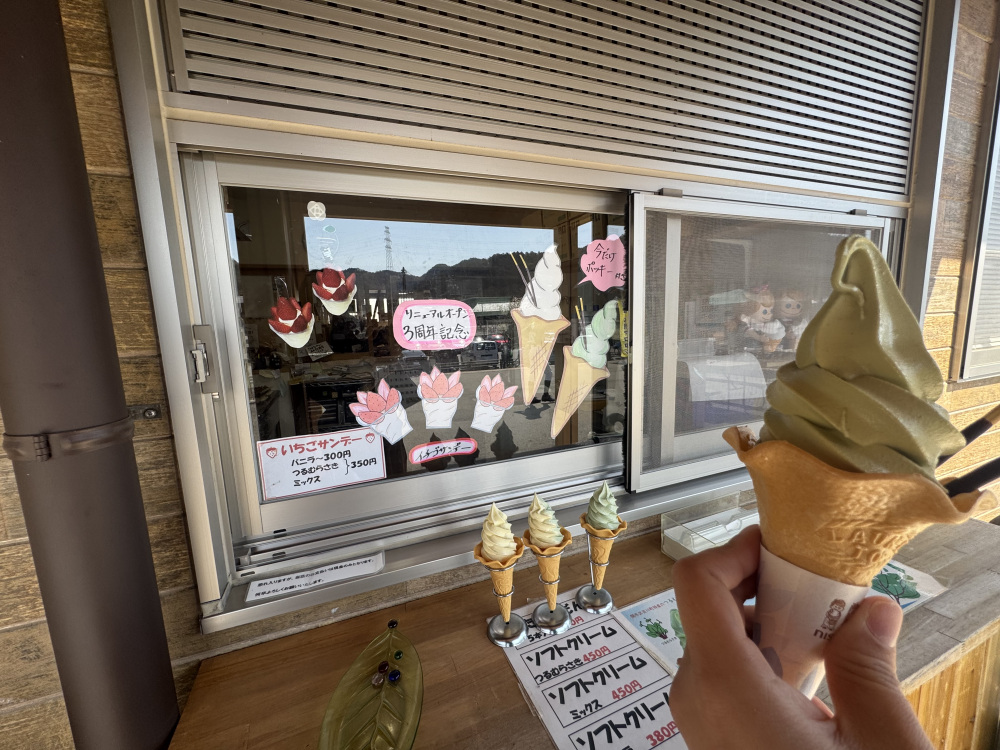 入口横の小窓から注文できます