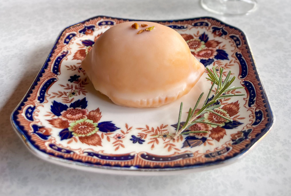 今月のおやつも注文しました！『haut pontさんの瀬戸田の無農薬レモンのレモンケーキ』400円、レモンの爽やかな酸味が抜群に美味しく、これ本当に美味しかった！来月のおやつは何になるのが楽しみです！