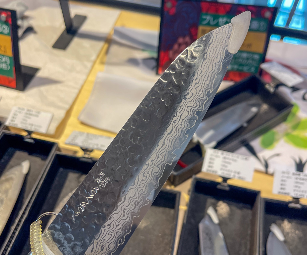 直接手に取って購入することができます