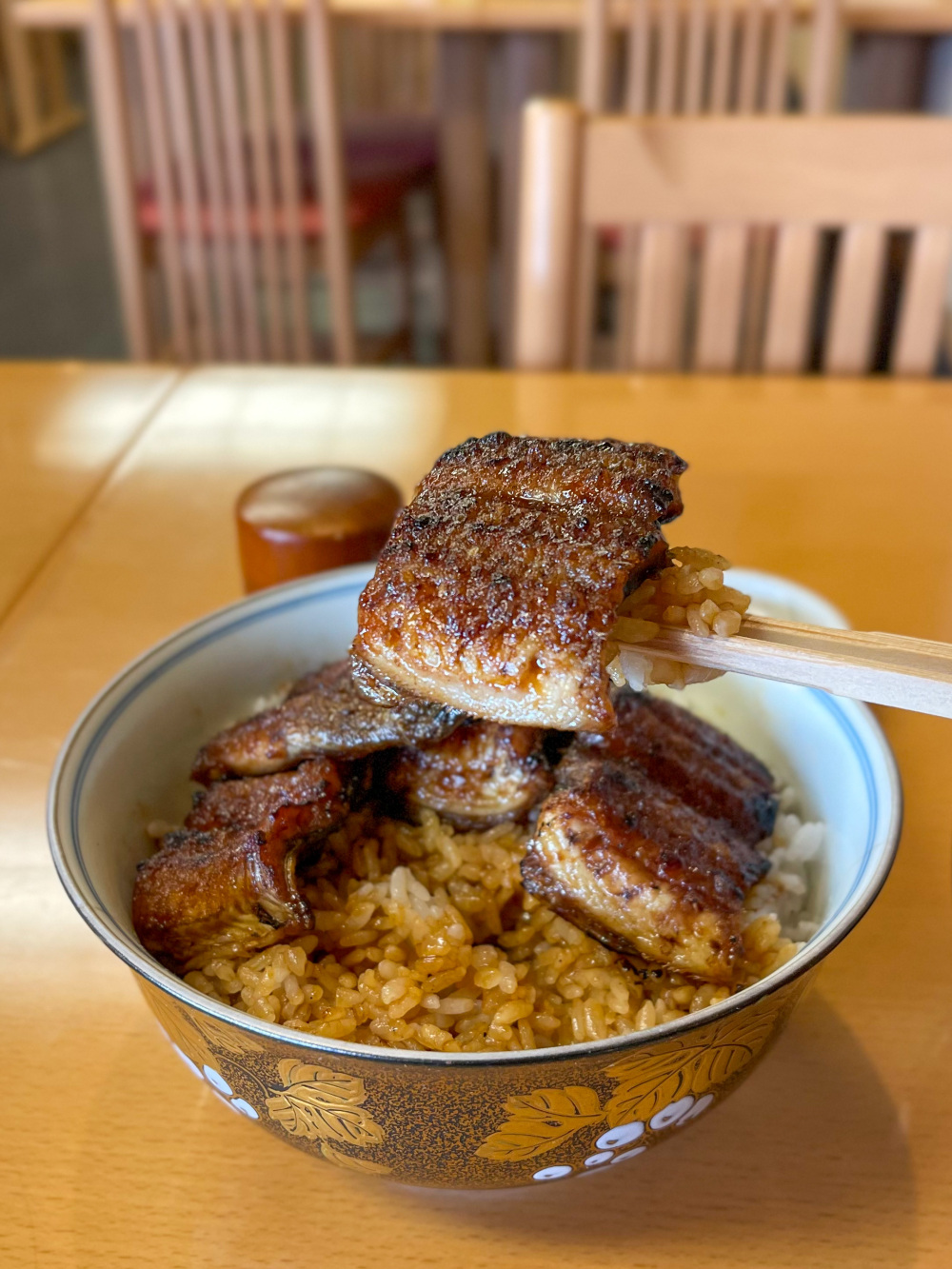 外は香ばしく、焼き加減もちょうどよくて、中はふんわりしてうなぎの濃厚な味と、タレも濃厚だけど濃すぎることもなく、箸が止まらない美味しさでした！