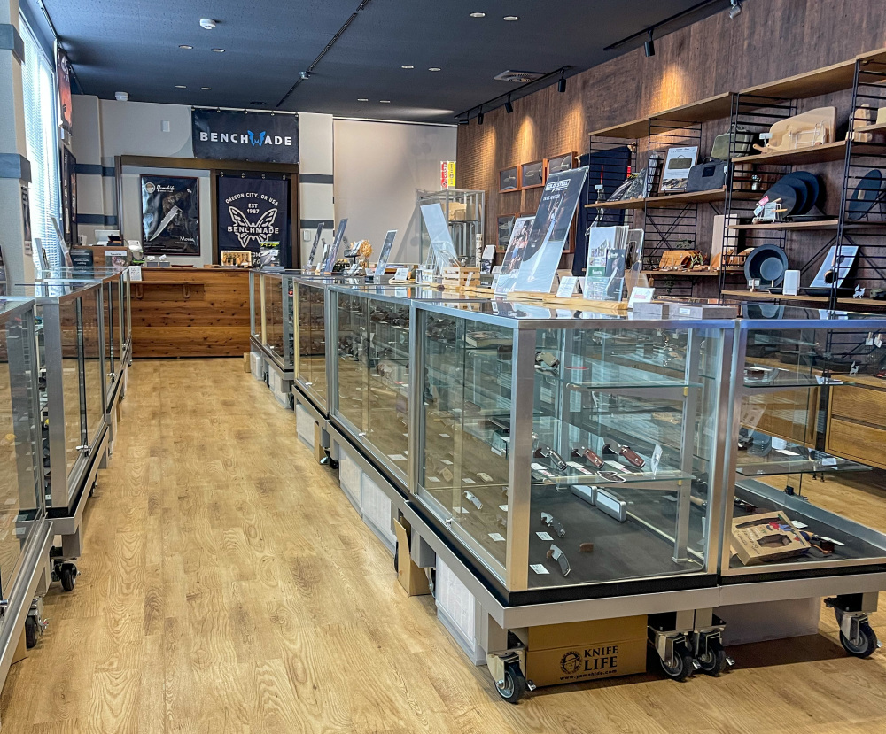 店内にはアメリカ・ヨーロッパをはじめ世界のナイフが集まっています！