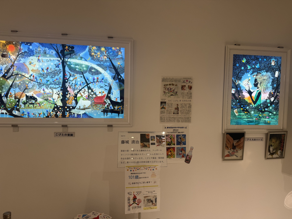 この美しい影絵、フェザーのカミソリでフィルム加工をして作っているそうです