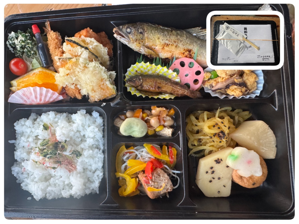 事前注文(3日前)した鵜飼弁当A。鮎の塩焼きもついていました