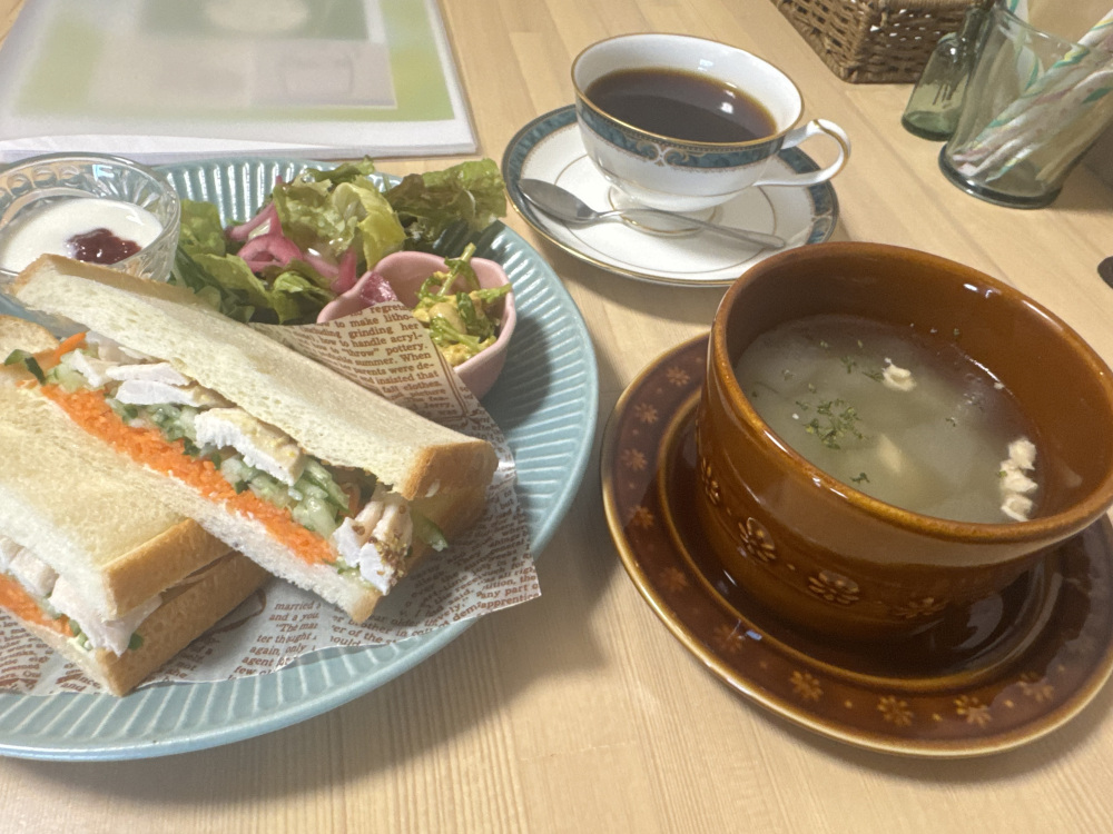 「鶏肉と冬瓜のスープ」をモーニングで♪スープもサンドもデリも美味でした