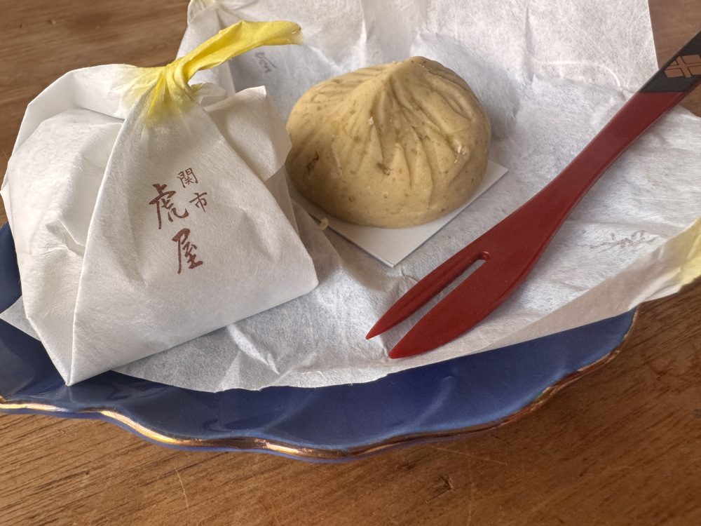 こだわりの栗を使った栗きんとん。入れた瞬間風味が口いっぱいに広がります♪