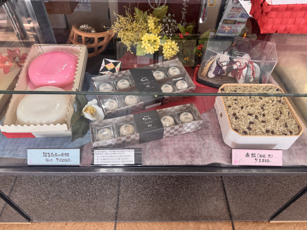 赤飯やお餅の注文も受けているので、お祝いの際にも♪