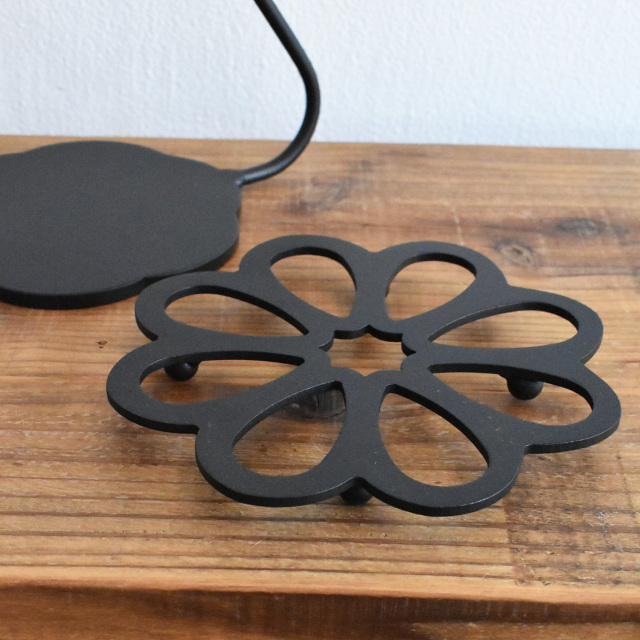 鉄製花型鍋敷き
